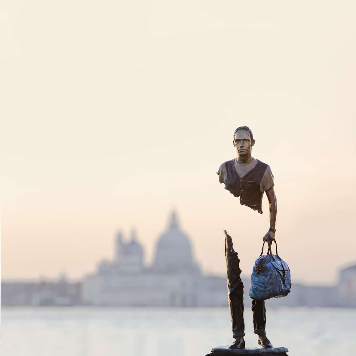 Bruno Catalano, a sculpture from the collection “Travellers” It’s a hole in the soul of a lost wanderer…